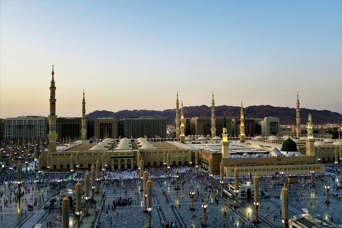 Pilgrims near Masjid al-Haram